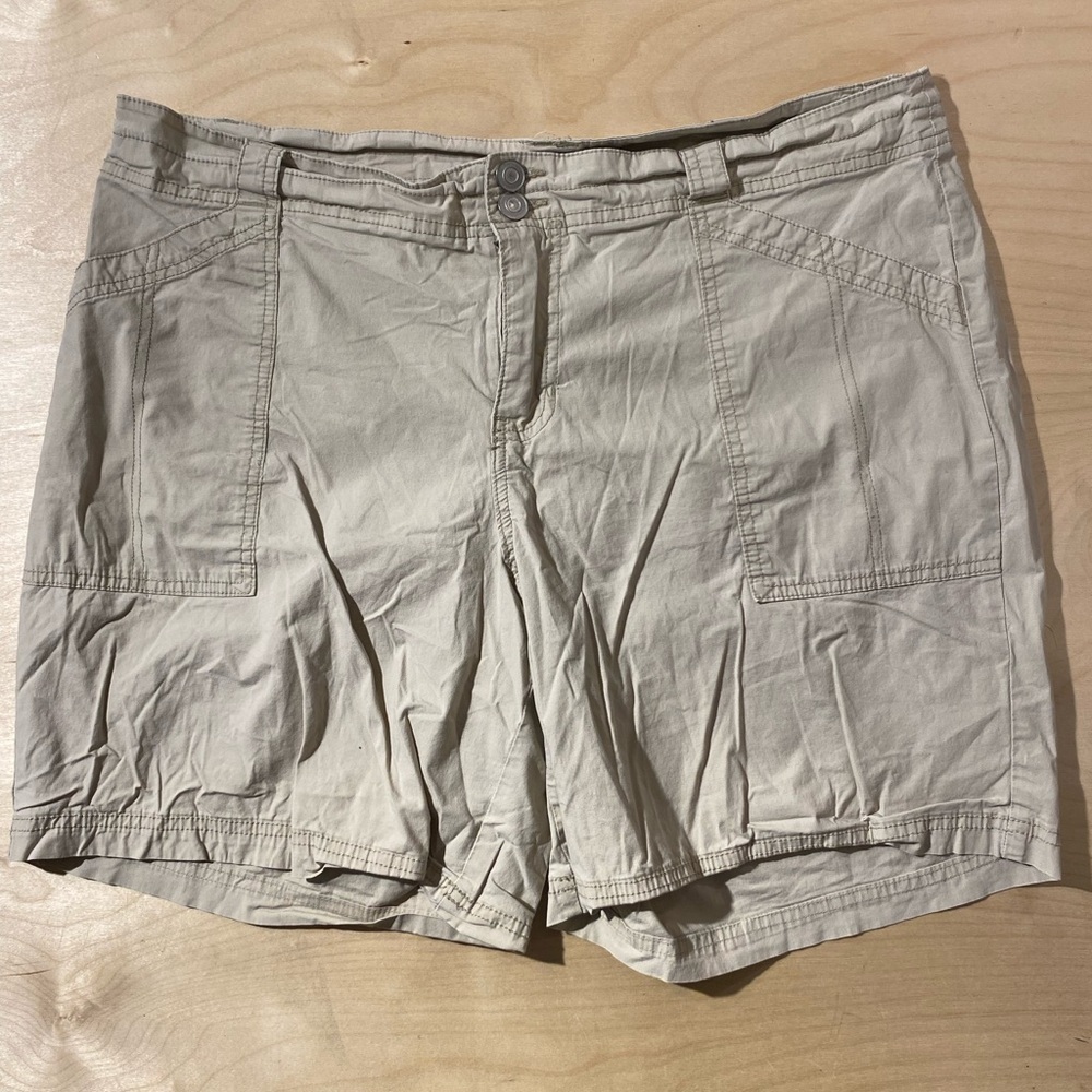 Lane Bryant Women's Light Tan Cargo Shorts 18 (DX) - Picture 3 of 8